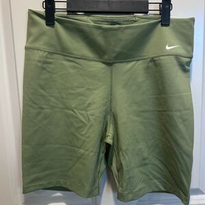 Nike Green Athletic Shorts Mid Rise